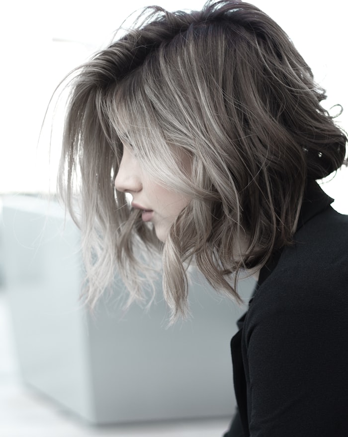 Silver-grey graduated bob
