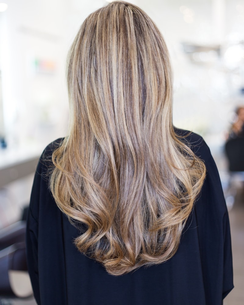 Long hand-painted balayage, blonde through the mid-lengths